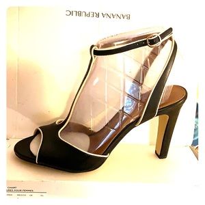 Banana Republic Paula Heel